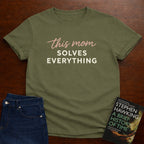 THIS MOM SOLVES EVERYTHING. T-SHIRT